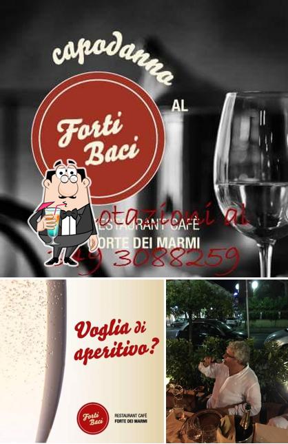 Prenditi un drink dal menu