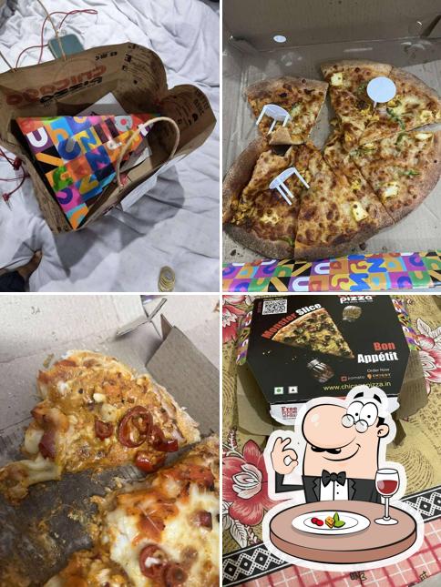 Food at Chicago Pizza