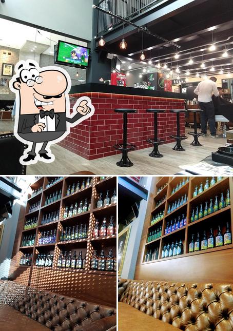 O interior do Sir. Mustache Pub • Barbearia