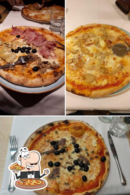 Scegli una pizza a Antigua Carugate - Ristorante e Pizzeria