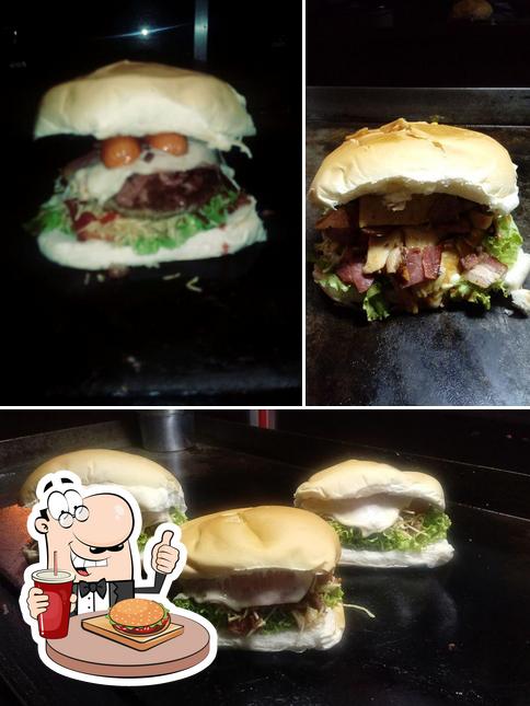 Experimente um hambúrguer no JAPA Lanches
