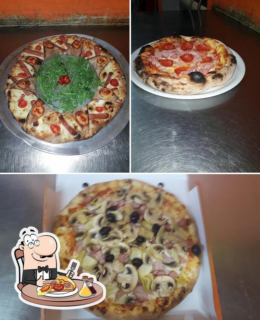 Prova una pizza a La Ruota Pizzeria - Polleria