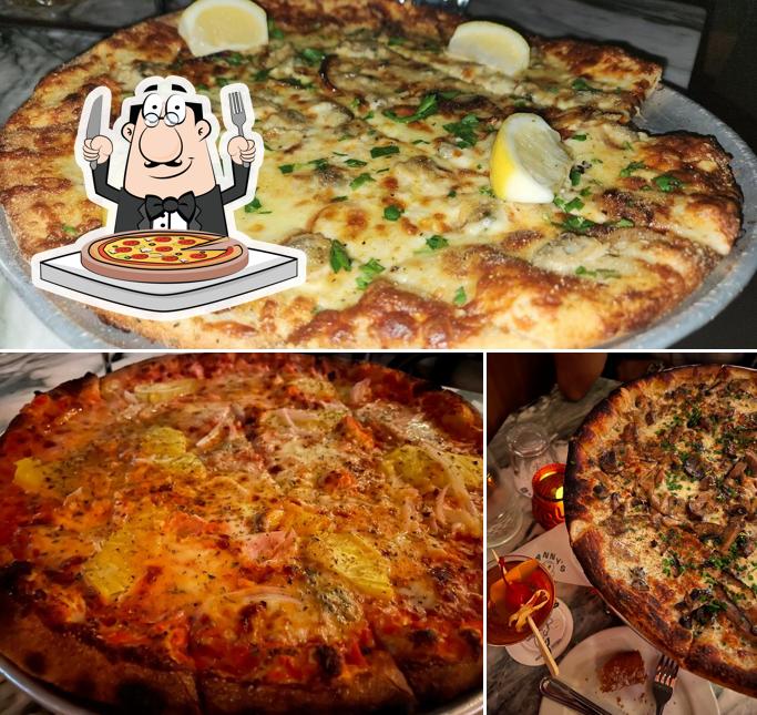 Elige una pizza en Danny's Pizza Tavern