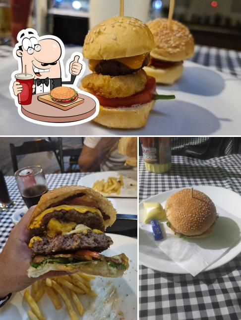 Peça um hambúrguer no Animania Burguer e Pizza