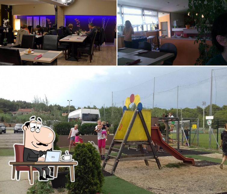 La foto della interni e area giochi di Pizzeria Tivoli