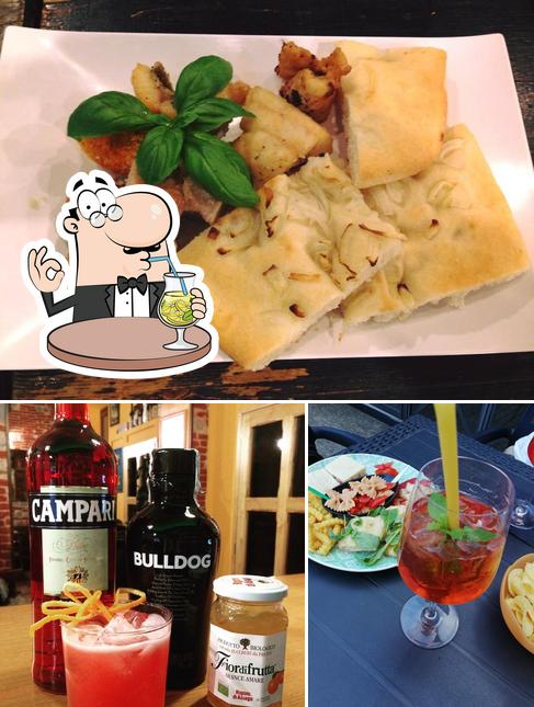 This is the picture displaying drink and food at Re Matto Caffè