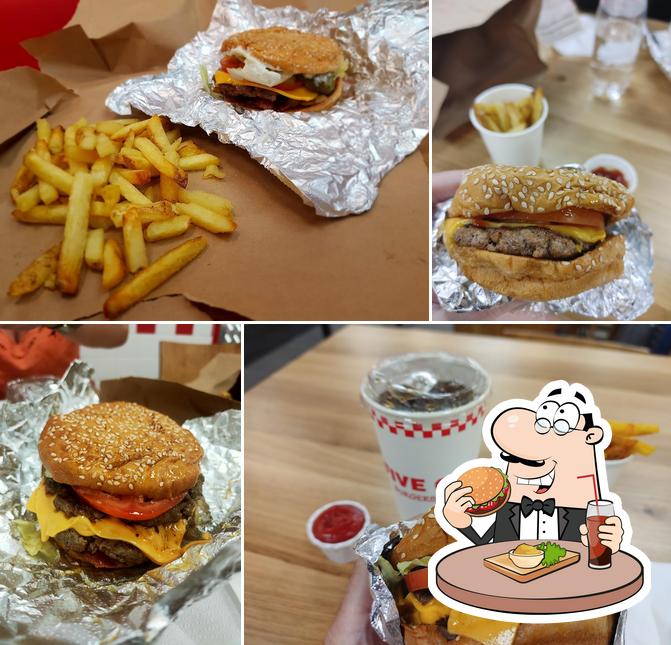 Gli hamburger di Five Guys Corso Buenos Aires potranno soddisfare molti gusti diversi