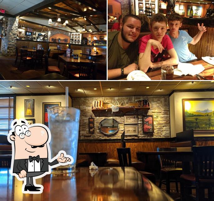 Check out how LongHorn Steakhouse looks inside