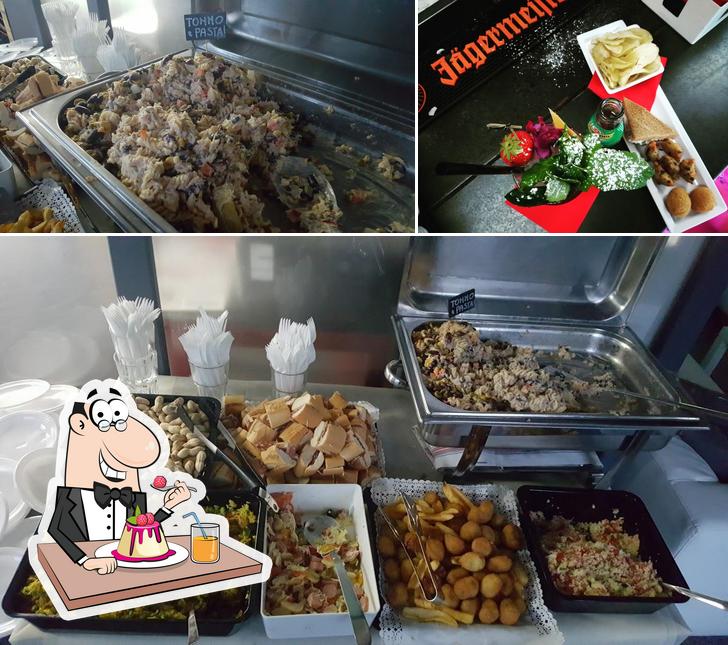 Sonar Cocktail Lounge serve un'ampia selezione di dolci