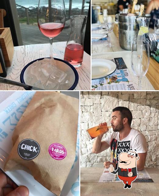 Il est fort sympathique de prendre un verre de vin à Nikos Ballito