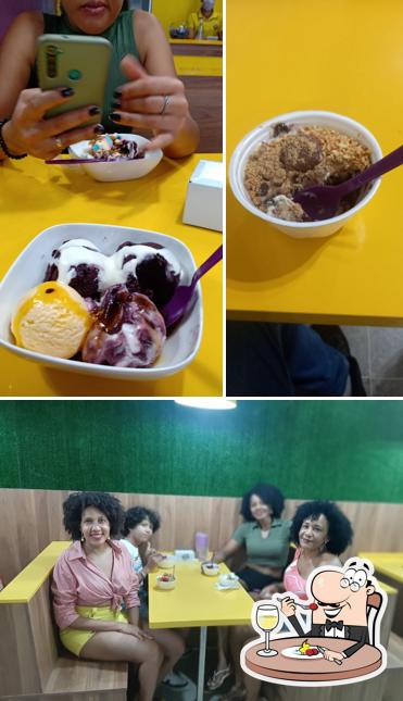 Entre diversos coisas, comida e interior podem ser encontrados no Açaí da Gabi