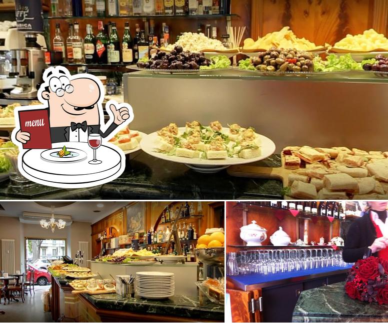 Tra le diverse cose da Caffè Duca si possono trovare la cibo e bancone da bar