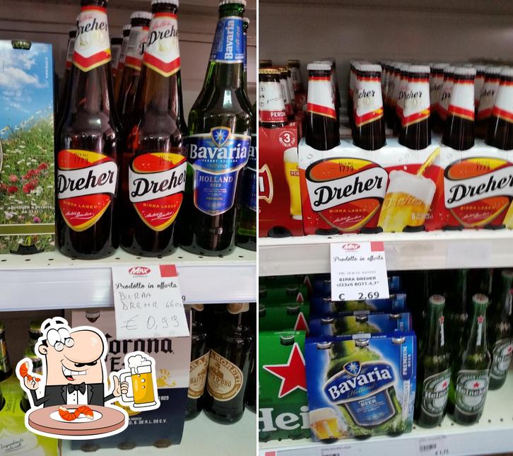 Puoi ordinare un rinfrescante bicchiere di birra chiara o scura