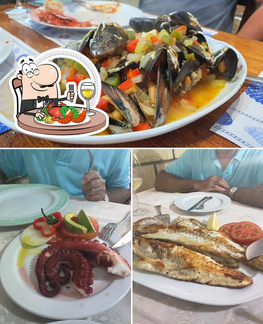 Order seafood at Restaurante Chamaida