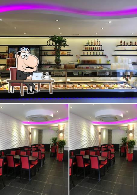La intérieur et nourriture du restaurant