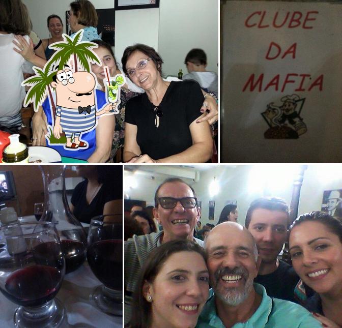 Look at the picture of Pizzaria Clube da Máfia