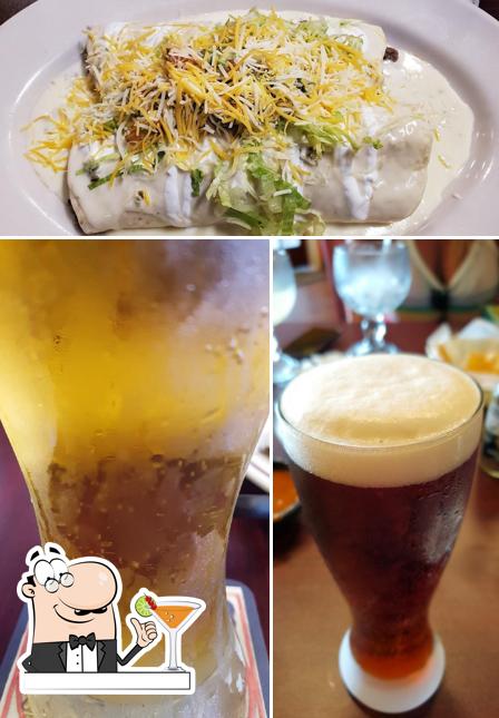 The image of Los Portales’s drink and food
