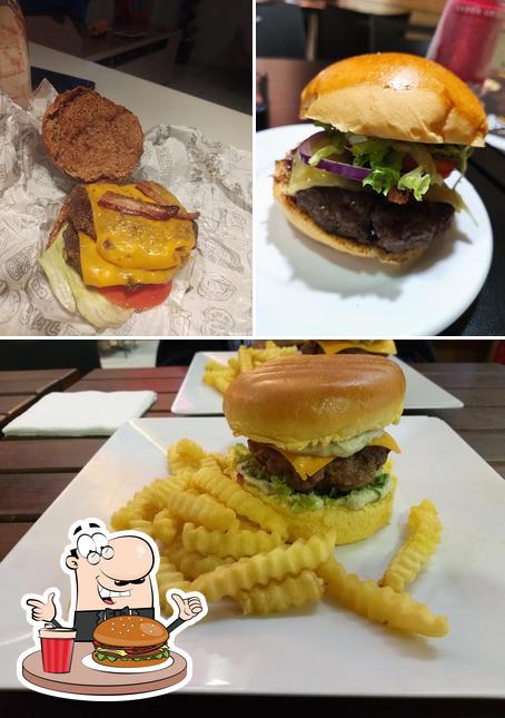 Delicie-se com um hambúrguer no Lord Burger Guará