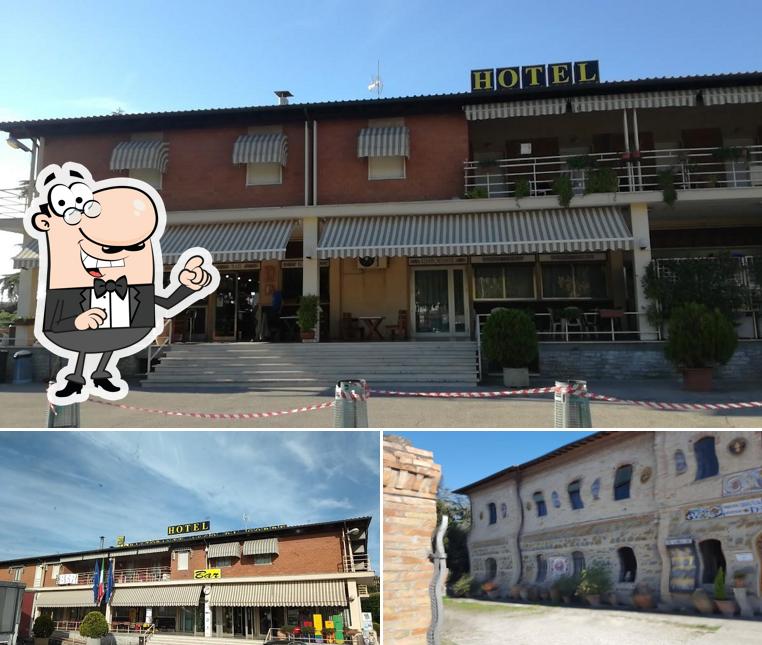 Guarda gli esterni di Asso Di Coppe