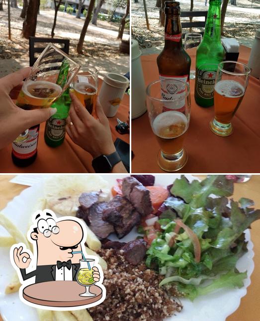 A foto da bebida e comida no Churrascaria Estrela do Sul