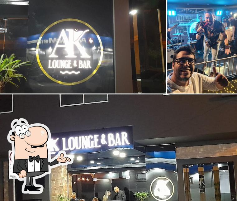 O interior do AK Lounge & Bar