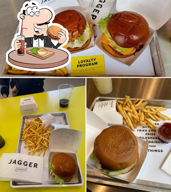 Get a burger at Jagger Rådhuspladsen