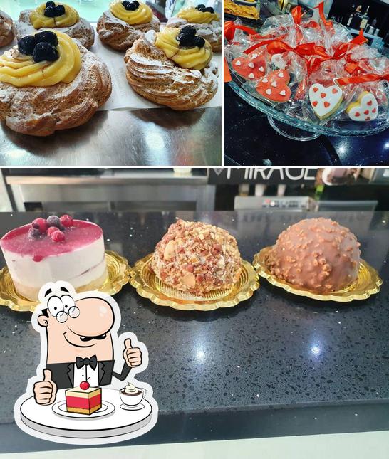 Mirage Café bietet eine Vielfalt von Desserts 