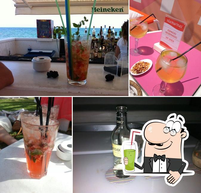 Disfrutra de una bebida en Isla Marina