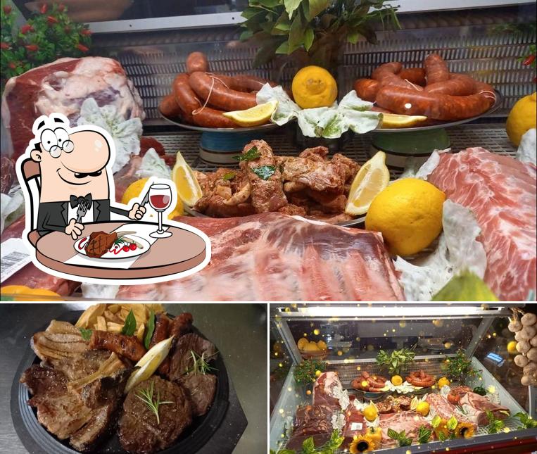 C'è un'ampia varietà di pasti per gli amanti della carne