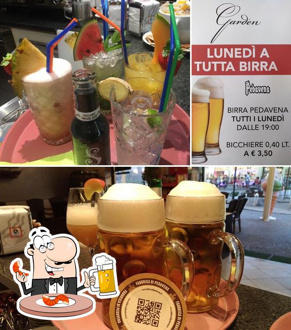 Puoi ordinare un rinfrescante bicchiere di birra chiara o scura