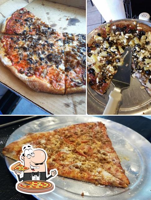 Отведайте пиццу в "RC'S NYC PIZZA & PASTA - Kingwood"
