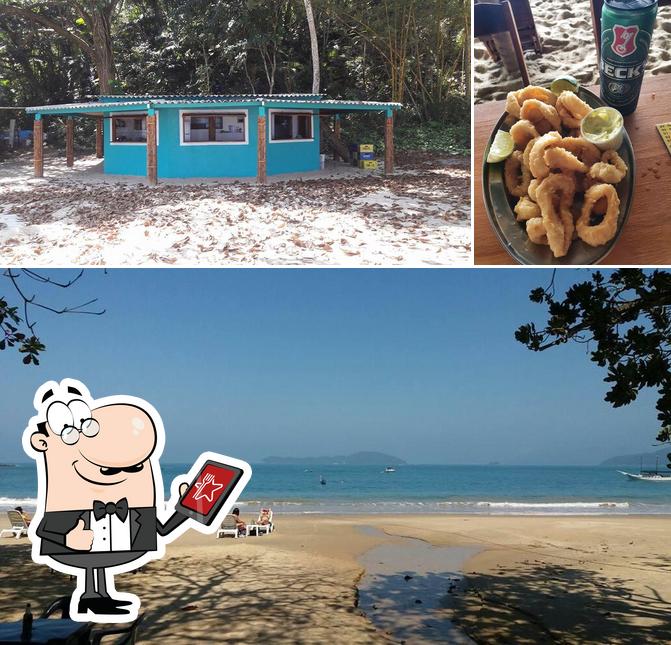 Dê uma olhada a imagem mostrando exterior e comida no Kiosque Canto manso