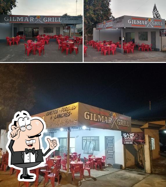 O interior do Gilmar Grill