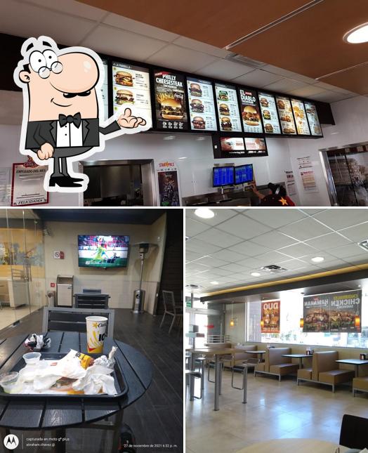 El interior de Carl's Jr. Zona Universitaria