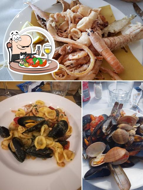 Order seafood at Pizzeria Mezzo Marinaio