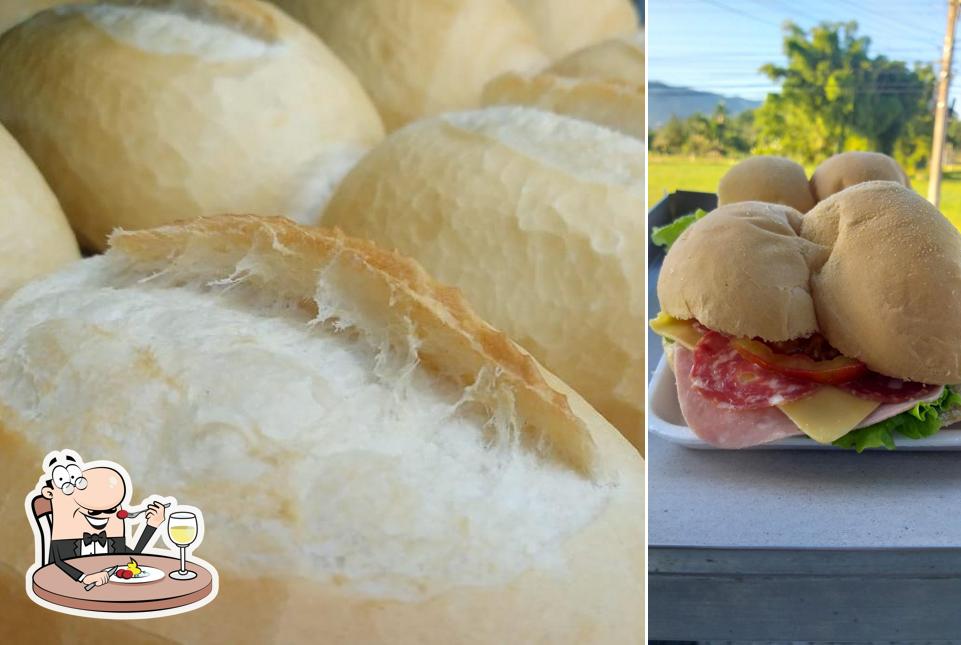 Comida em Panificadora e Confeitaria Vitória