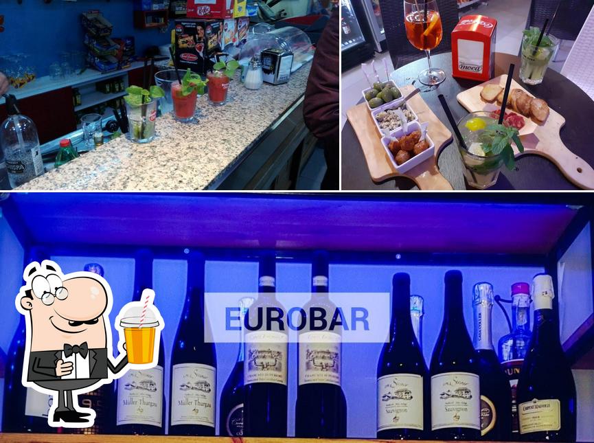 Goditi qualcosa da bere a Euro Bar 20