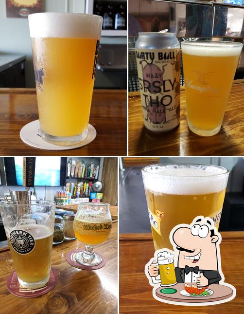 The Peak Taphouse and Kitchen in Surf City Restaurant menu and reviews