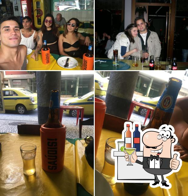 Esta é a foto ilustrando balcão de bar e bebida a Barqueira