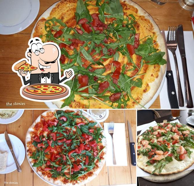 Try out pizza at Pastis - Café de Paris -