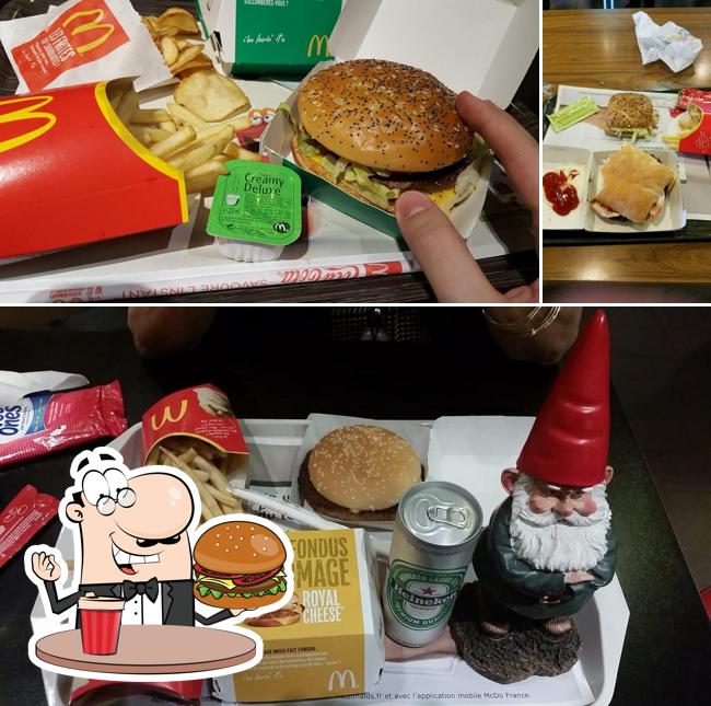 Essayez un hamburger à McDonald's Versailles Rive Gauche