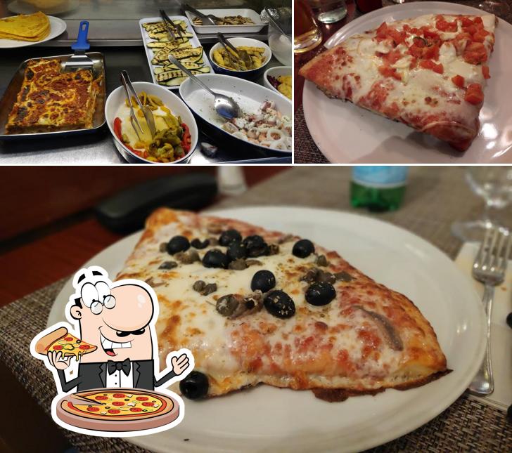 Pick pizza at Da Giulio
