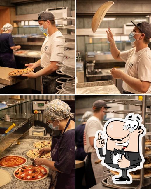 Regarder l'image de Pizzeria La Petite Olive