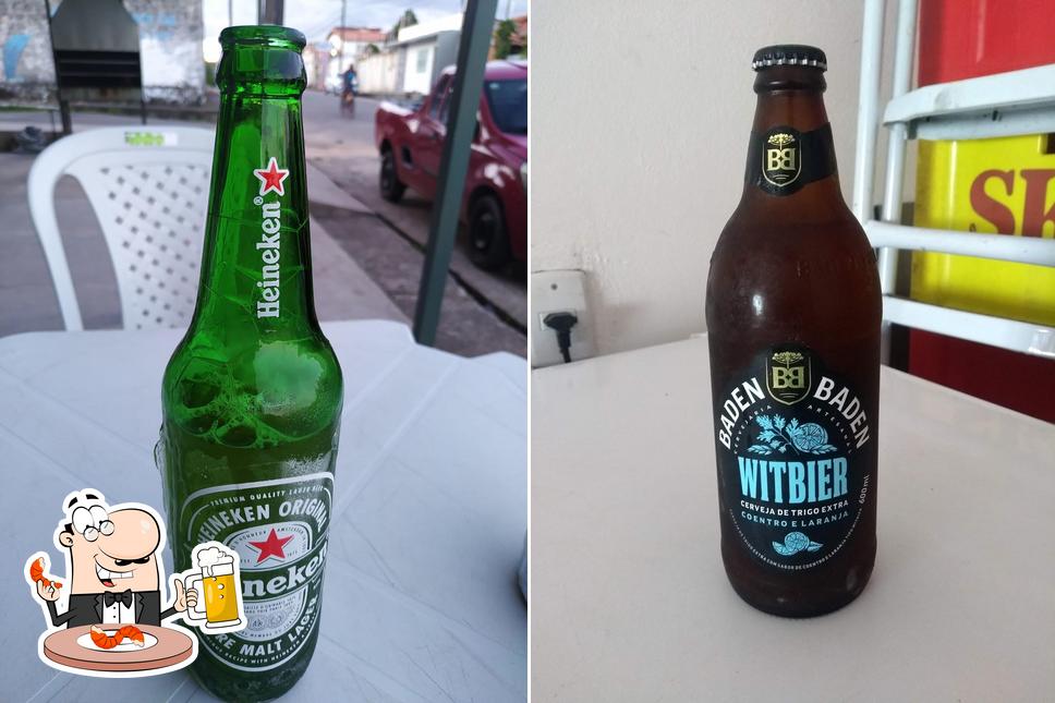 Desfute uma tulipa de cerveja leve ou escura