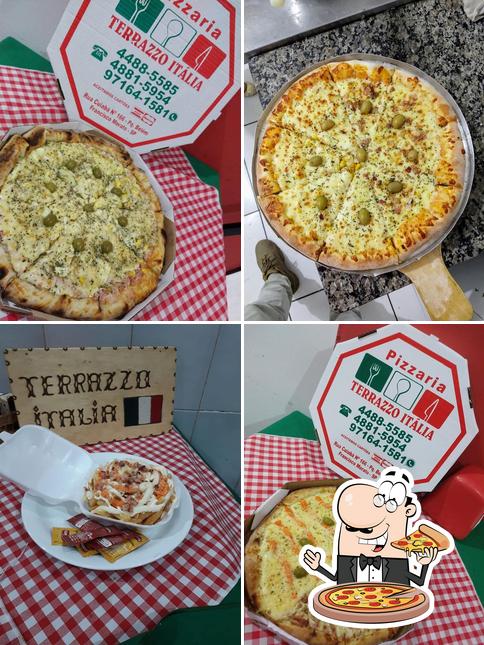 No Restaurante Terrazzo Itália Pizzas - Massas - Panquecas, você pode provar pizza