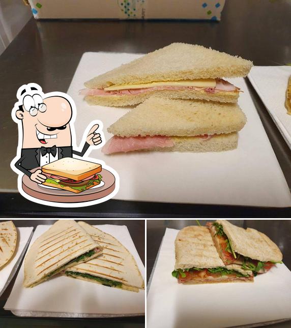 Ordina un panino a Caffetteria Civico44