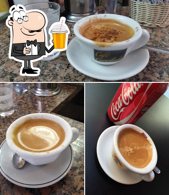 Desfrute de uma bebida no Café Canelinha