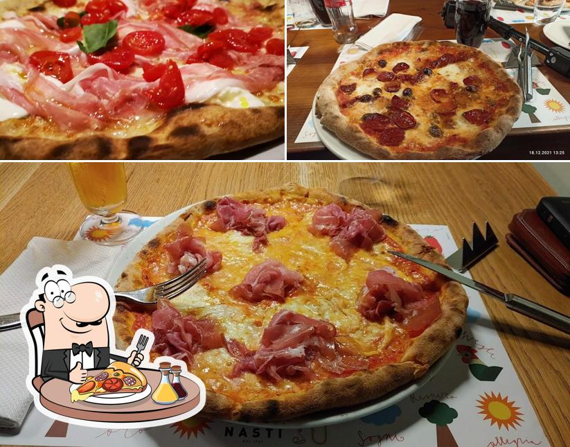 Ordina tra le svariate varianti di pizza