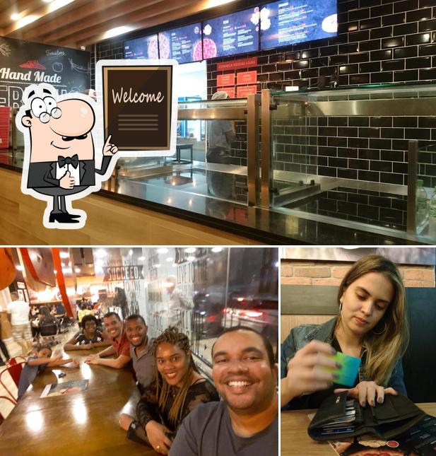 Here's an image of Pizza Hut - Caminho das Árvores, Salvador - Pizzaria, Sobremesas, Bebidas