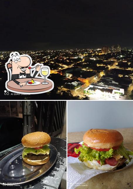 A comida e exterior do restaurante